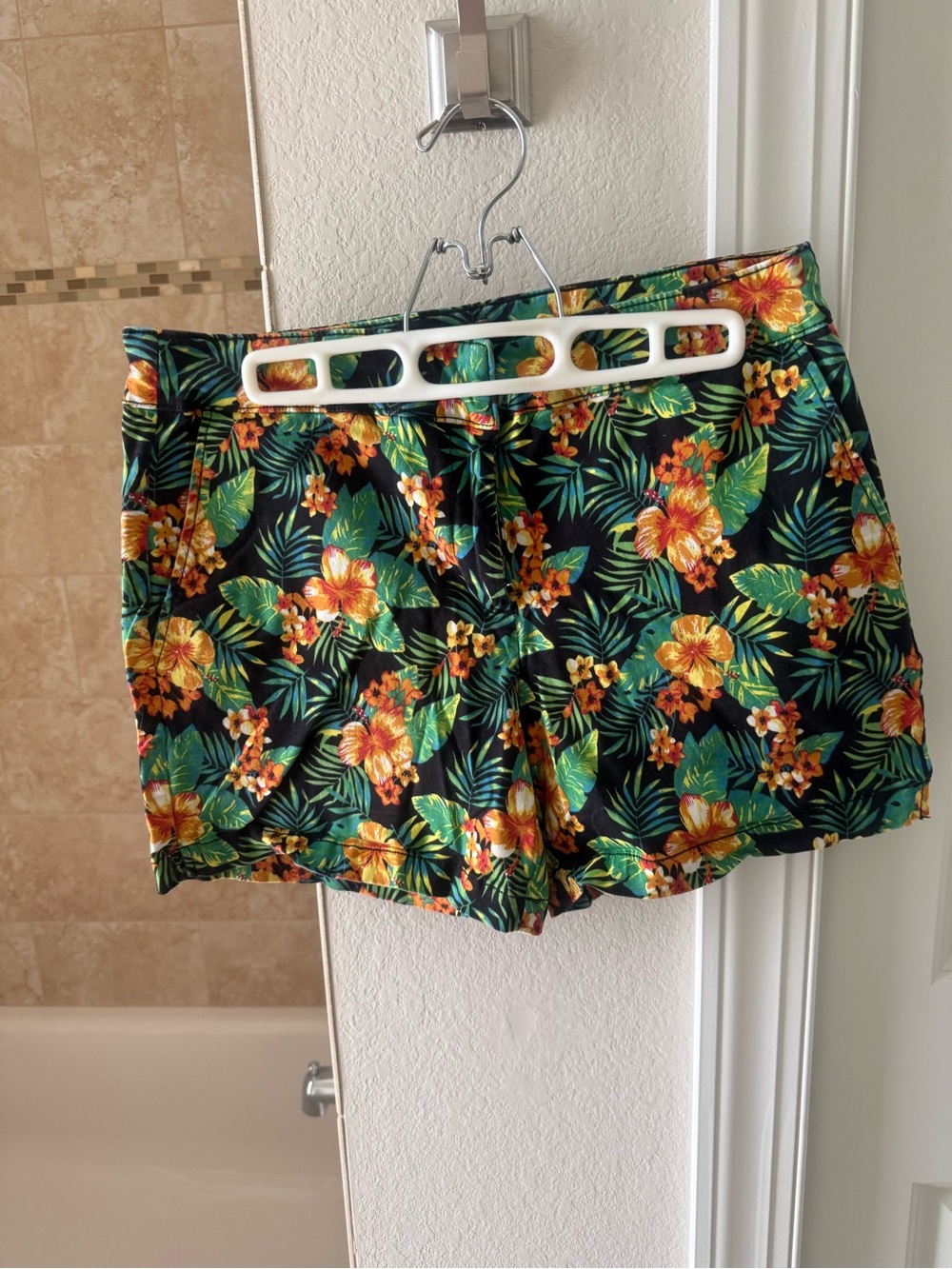 Tropical Floral Women’s Shorts - Black/Green